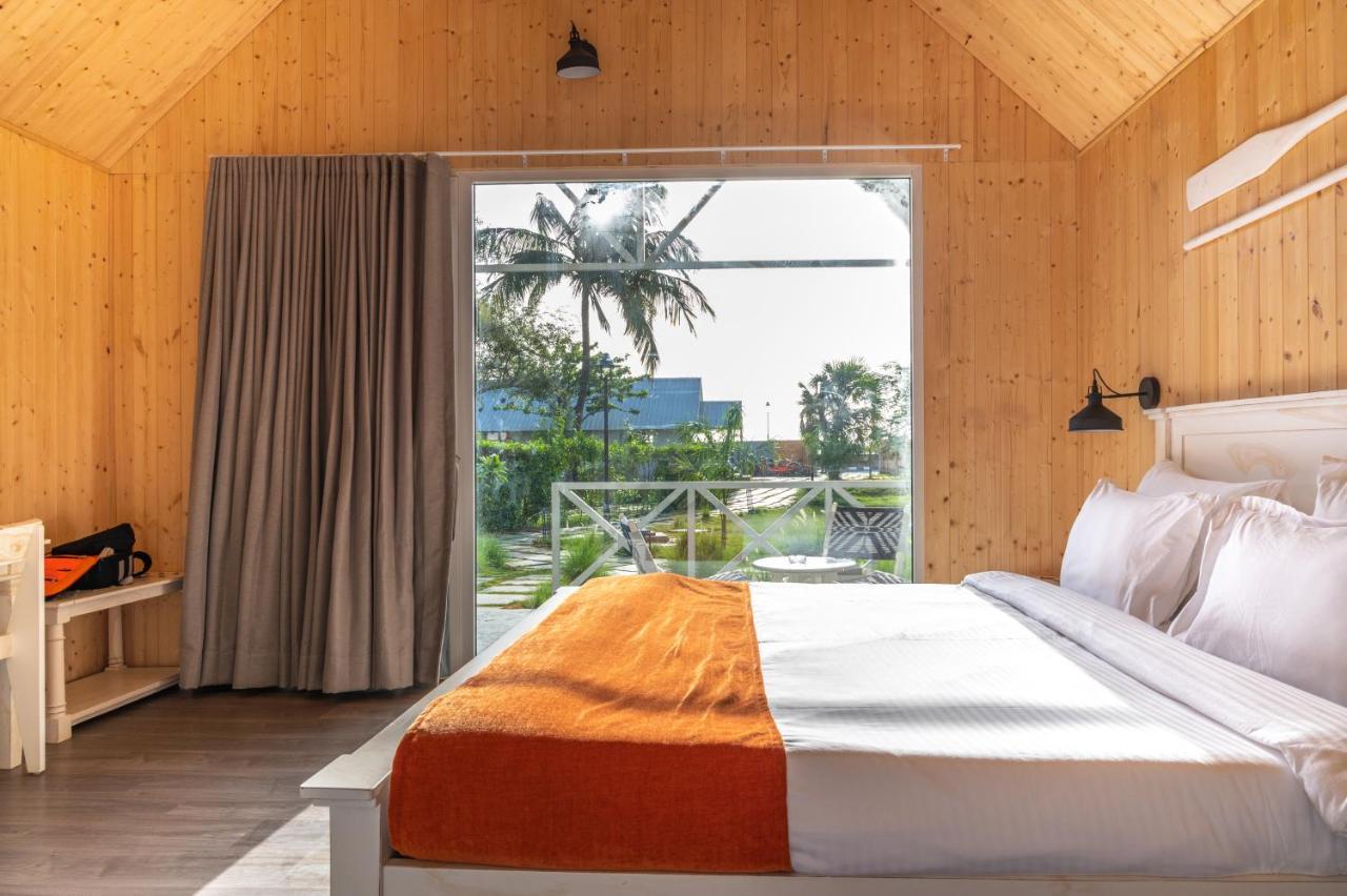 Praveg Beach Resort Daman Lighthouse Beach ภายนอก รูปภาพ
